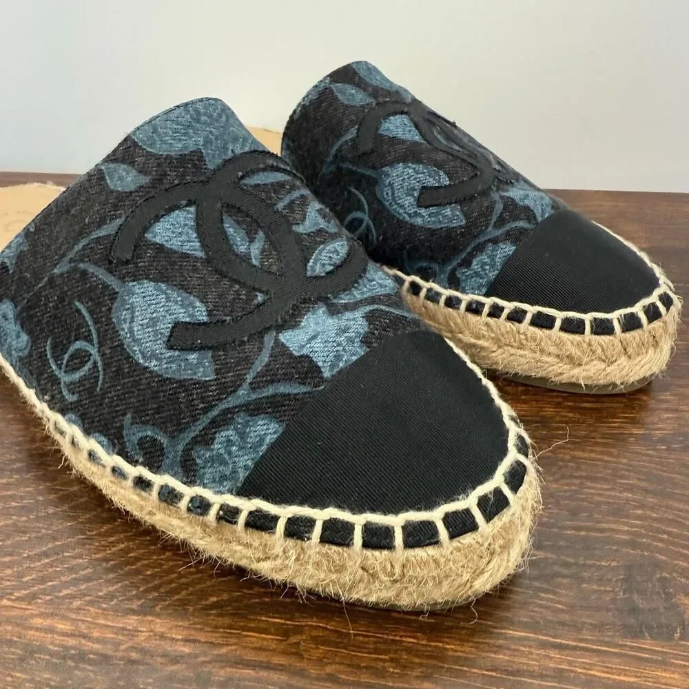 CHANEL Black and Blue Logo Espadrille Mules - Picture 3 of 10